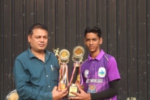 Young player showing certificate